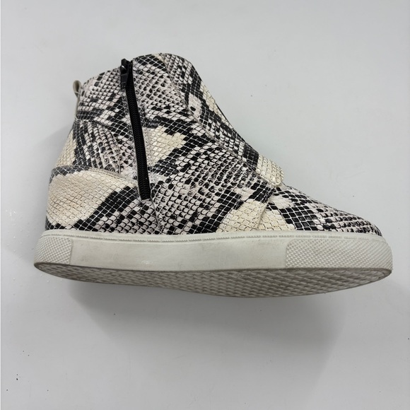 Outwoods Beige and Black Snakeskin Boots - Picture 4 of 6